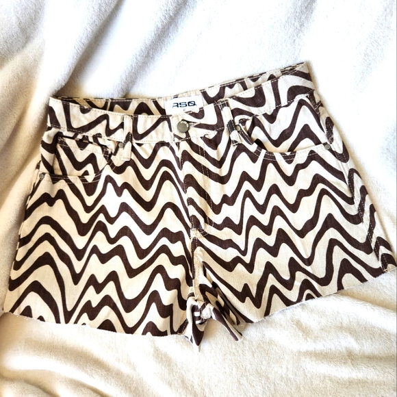 Shorts RSQ women's 27 zig zag pattern tan & brown - Picture 2 of 7